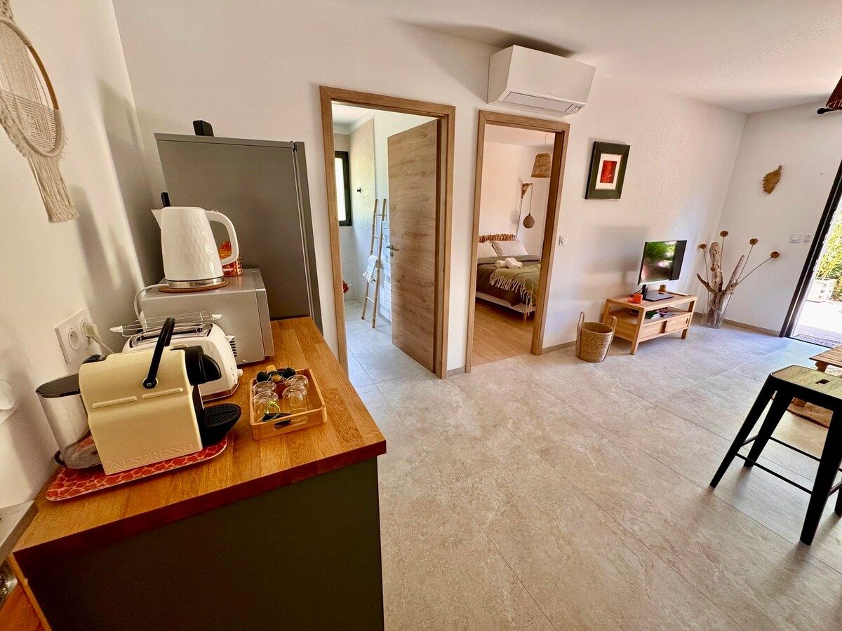Coffee corner with views of the living room and bedroom